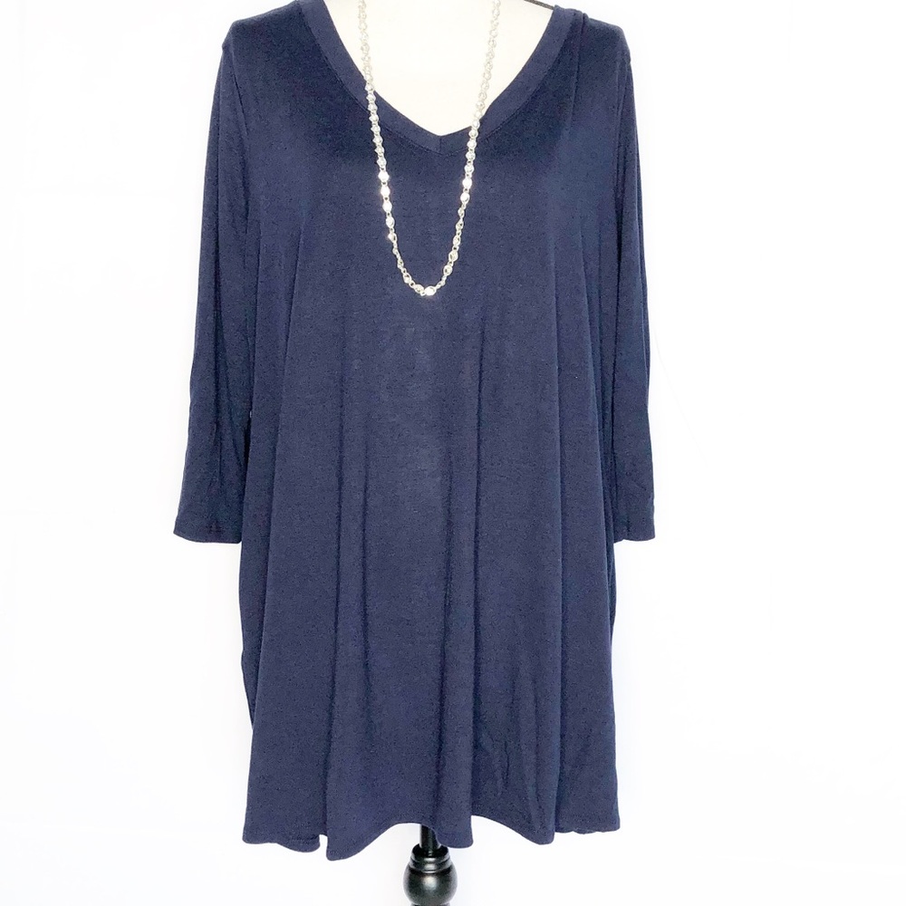 NWOT Navy 3/4 sleeve tunic with pockets in 1X & 2X